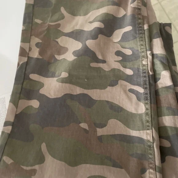 No Boundaries Wide Leg Camo pants - Picture 2 of 2